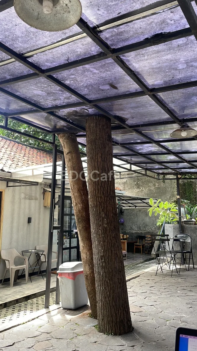 Tempat duduk di luar