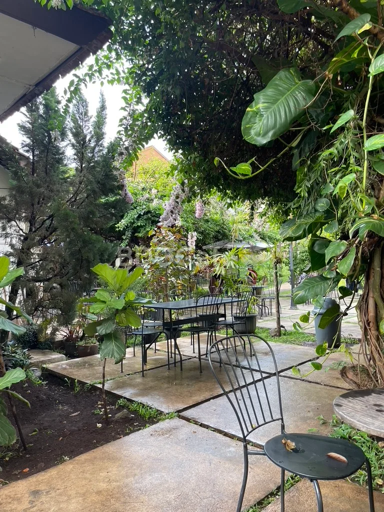 Tempat duduk outdoor