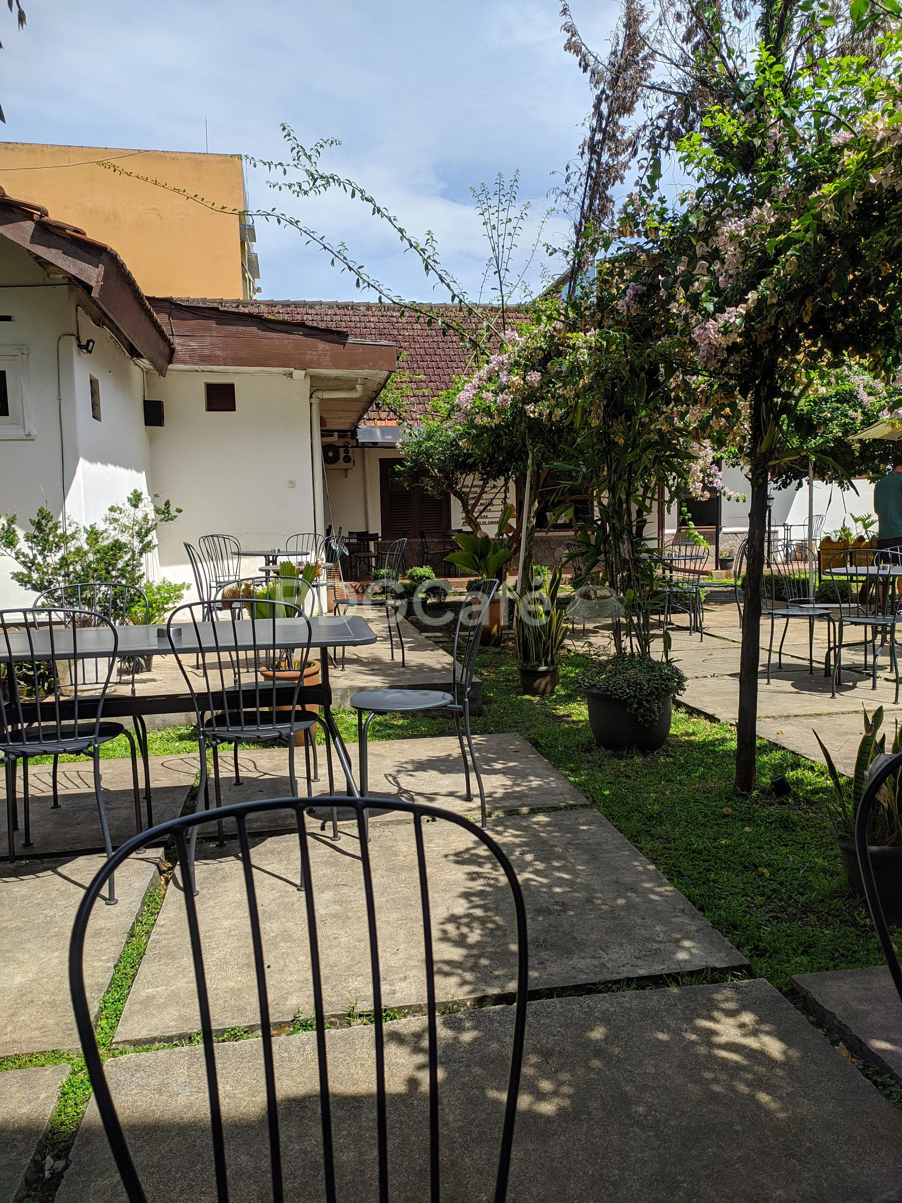 Tempat duduk outdoor