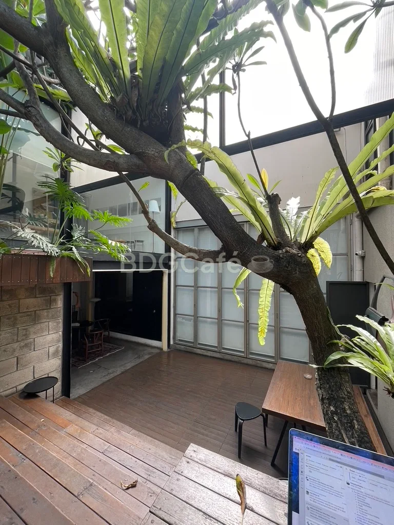 Tempat duduk outdoor bersusun