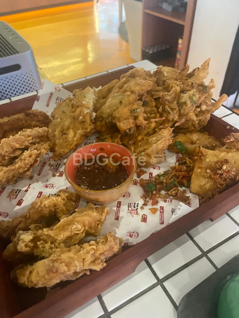 Gorengan platter, cocok untuk sharing dengan sirkel mu