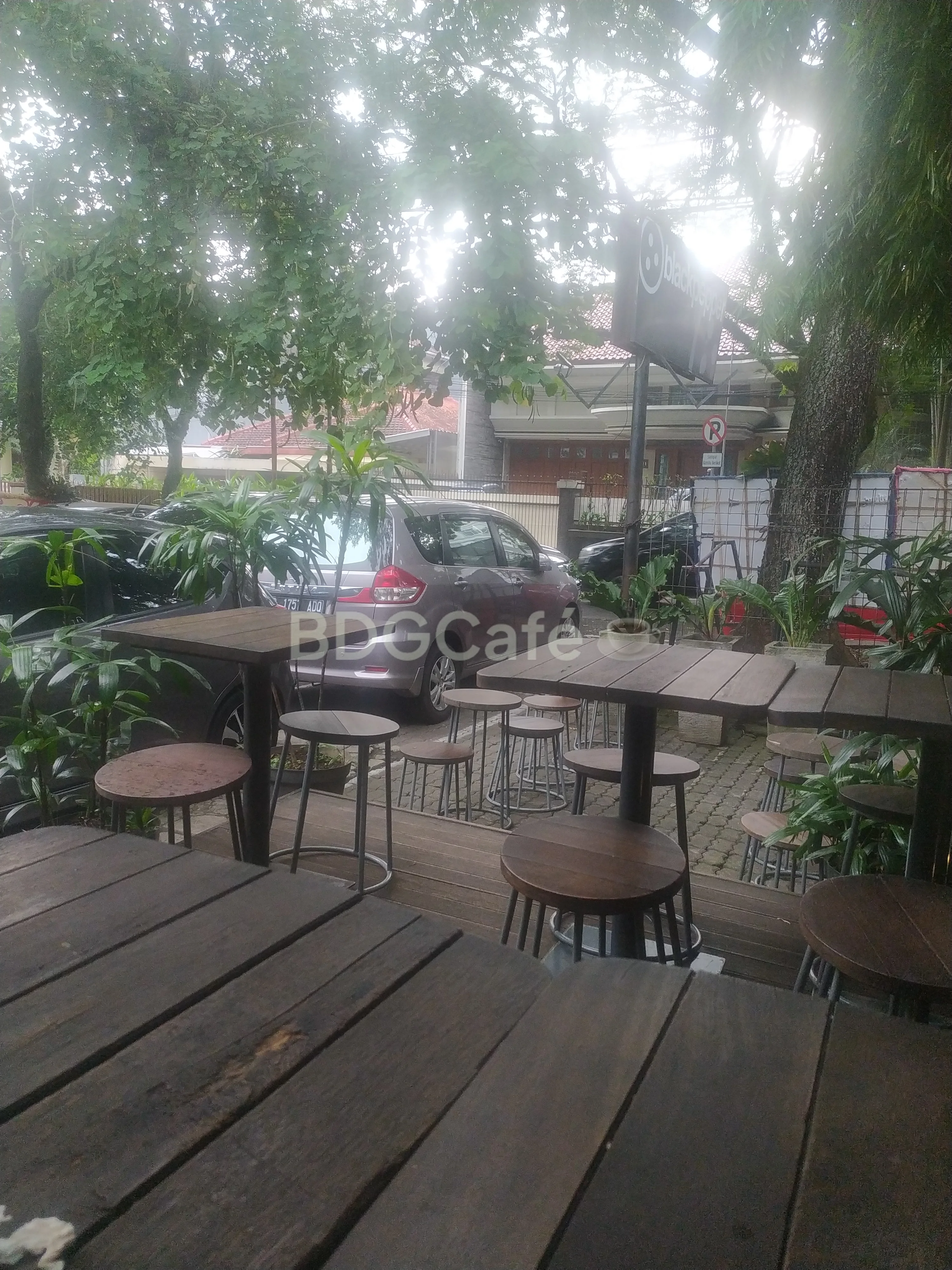 Tempat duduk outdoor